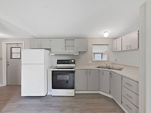 4th image of 487 Chickadee Ct