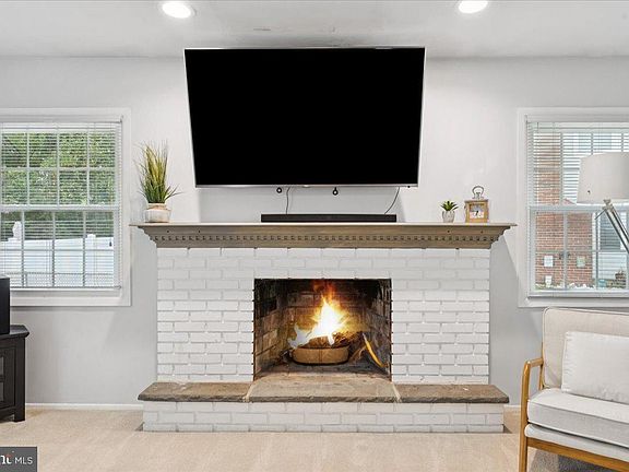 3rd image of 2217 Harwood Ln