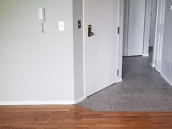 4th image of 5601 Waterman Blvd #3
