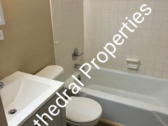 4th image of 106 Lee Dr #4