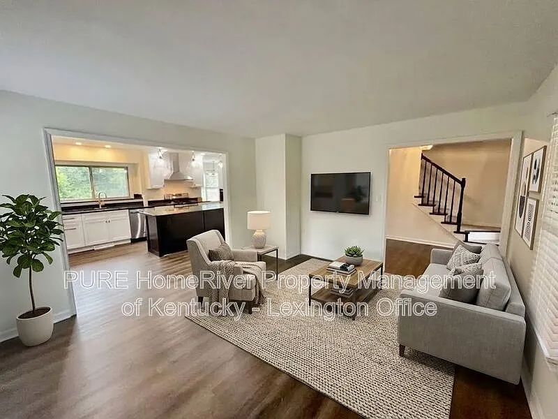 4 bed, 2.5 bath, 2490 sqft, $2,595 — Photo 3