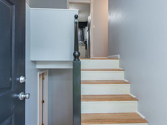 3rd image of 3520 Sundart Dr