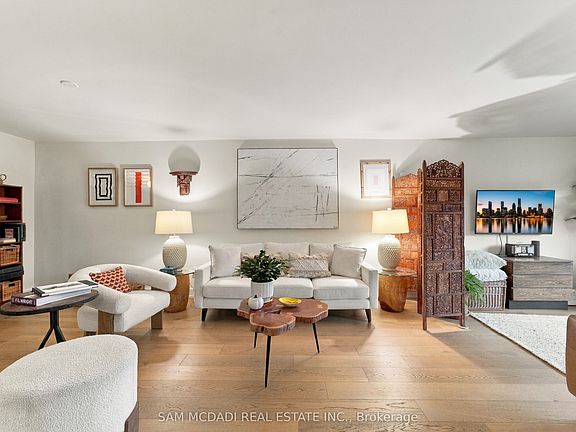4th image of 812 Burnhamthorpe Rd #206