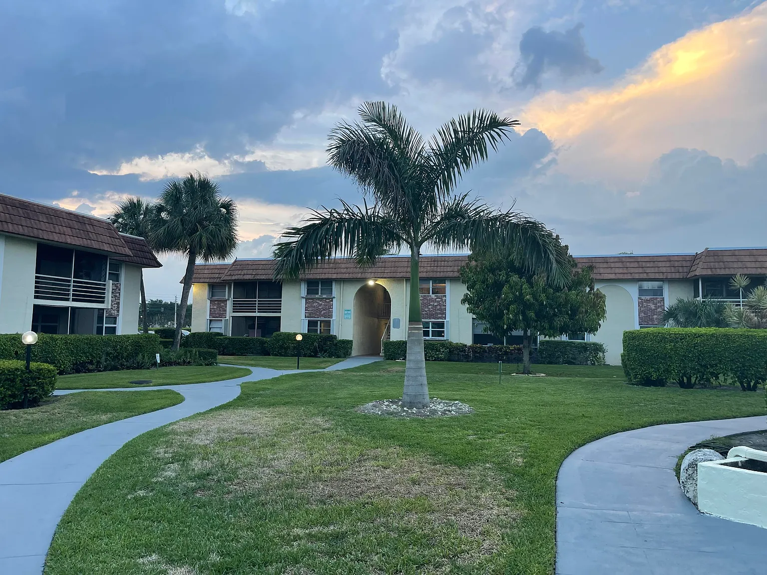 2 bed, 2.0 bath, 1170 sqft, $2,100 — Photo 3