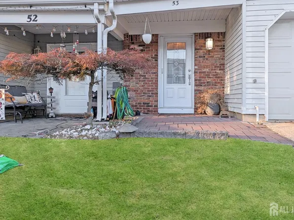 53 Thorne Ln, Matawan, NJ 07747