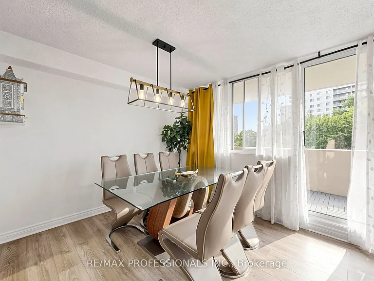 3590 Kaneff Cres #313 — Photo 8