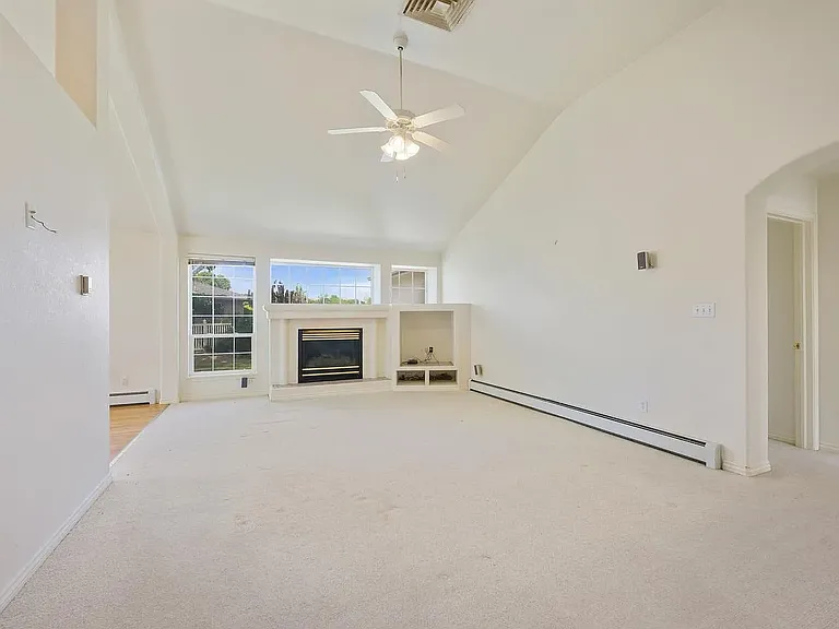 712 E Harbor Cir — Photo 5