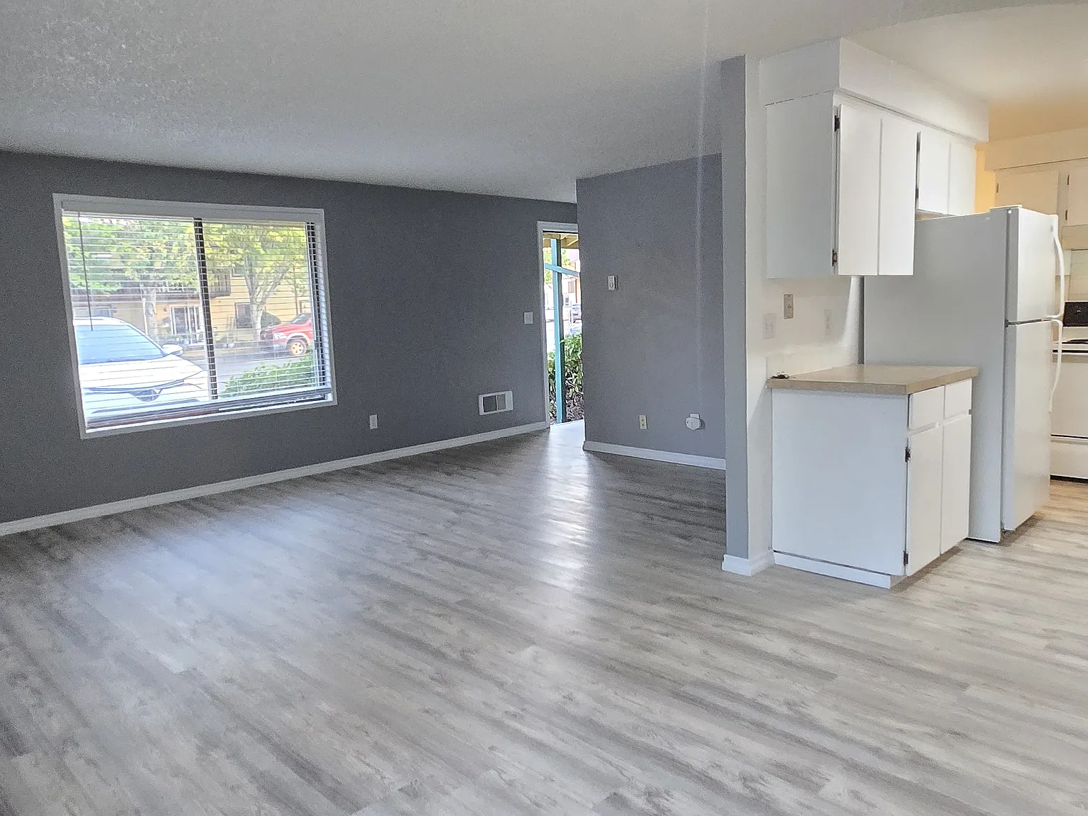 2 bed, 1000 sqft, $1,575 — Photo 3