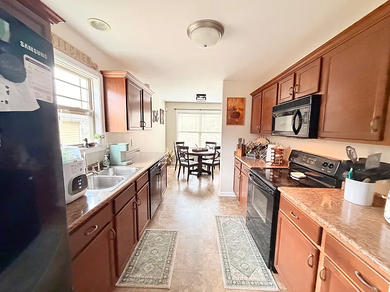 602 Hidden Valley Dr — Photo 2