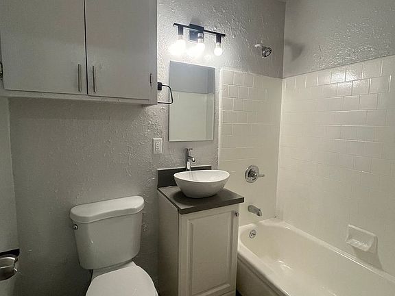 5th image of 609 W 94th St #16
