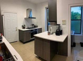 2858 N Racine Ave, Chicago, IL 60657