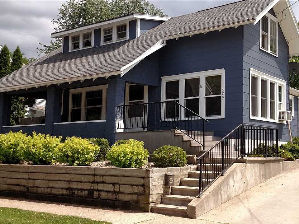 1st image of 526 E Wayne St
