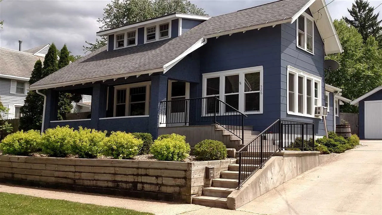 526 E Wayne St photo 1