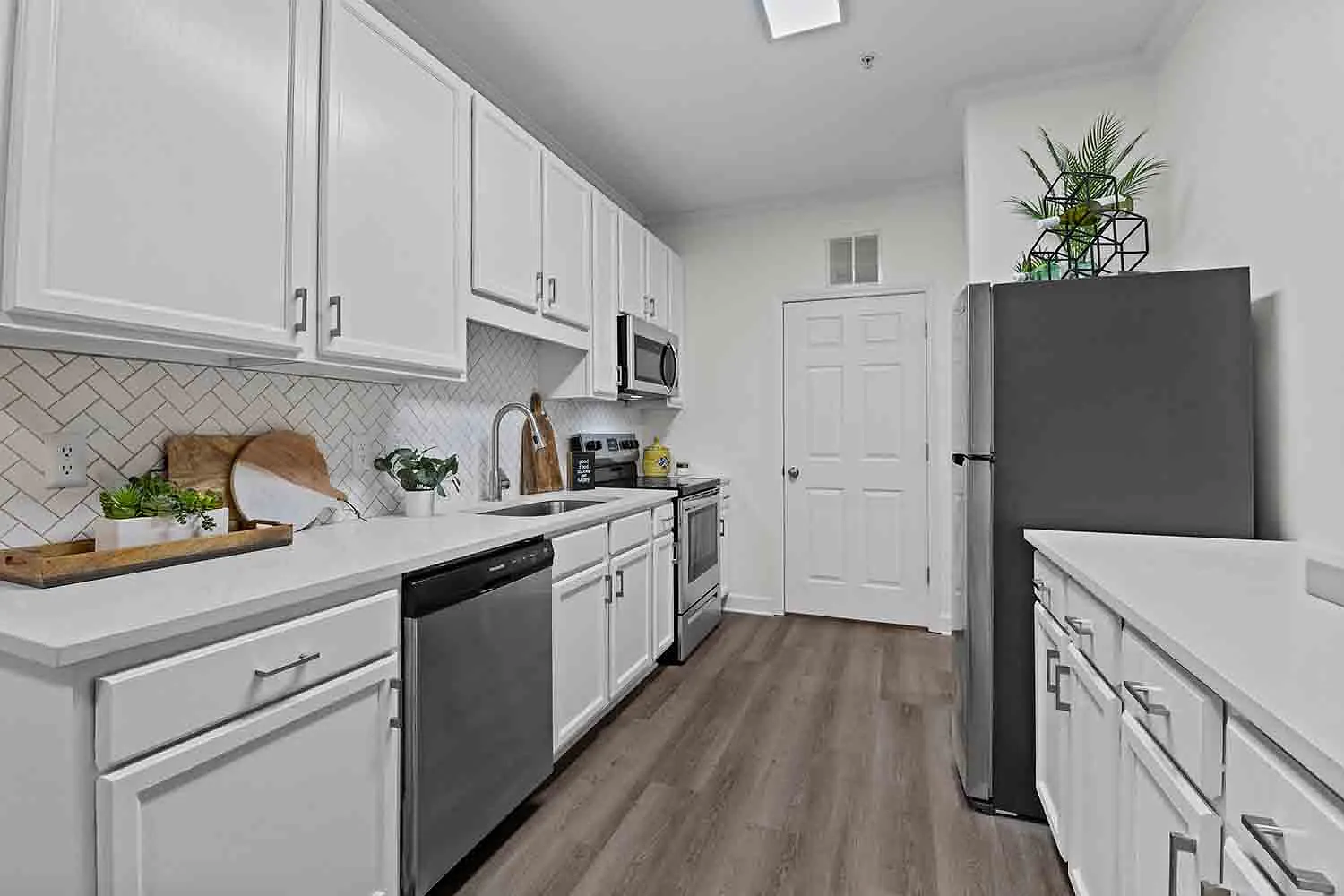 Blue Hill Apartments — Photo 4