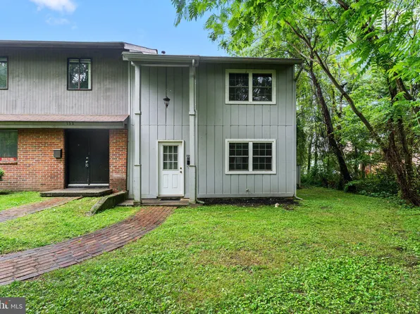 133 Woodlake Dr, Charlottesville, VA 22901