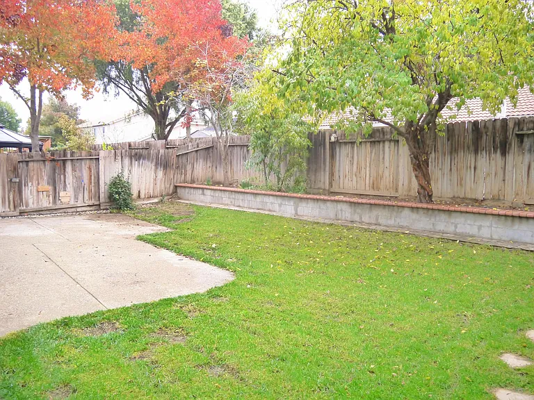 2442 Colby Ct — Photo 25