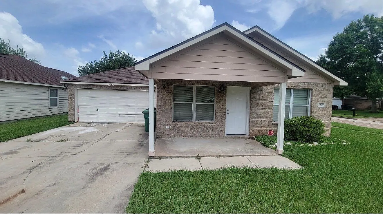 3 bed, 2.0 bath, 1144 sqft, $2,700 — Photo 1