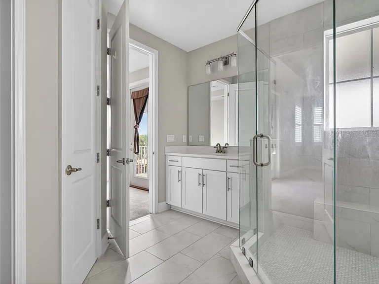 527 Marquesa Cir — Photo 23