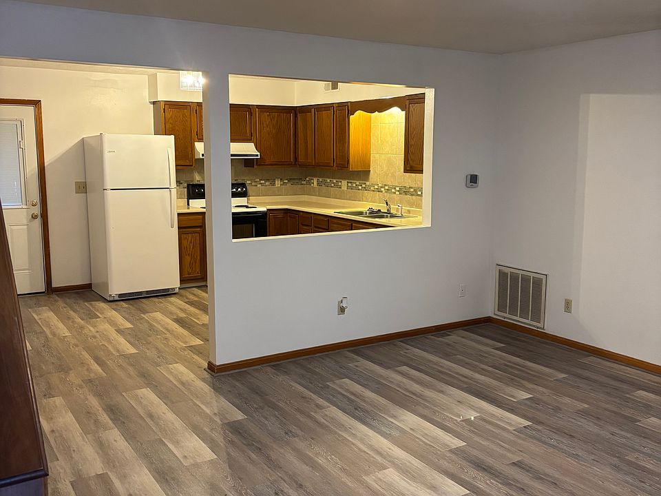 1st image of 106 6th Dr SE #106