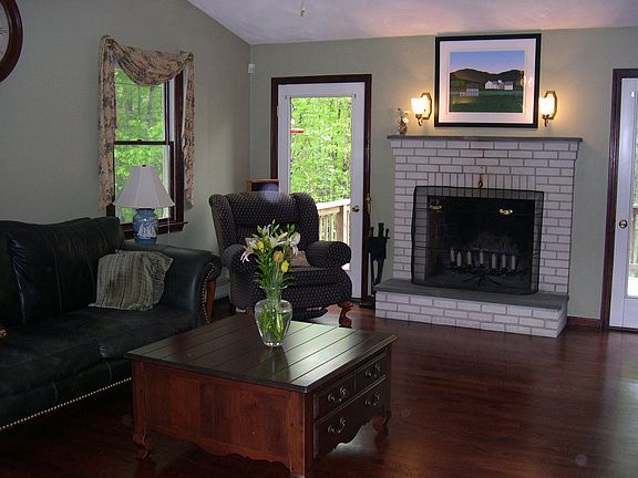 F/P Valuted Family Room