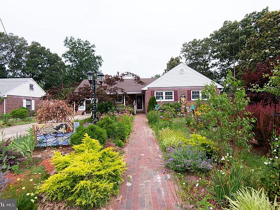 3rd image of 505 Edlon Park Dr