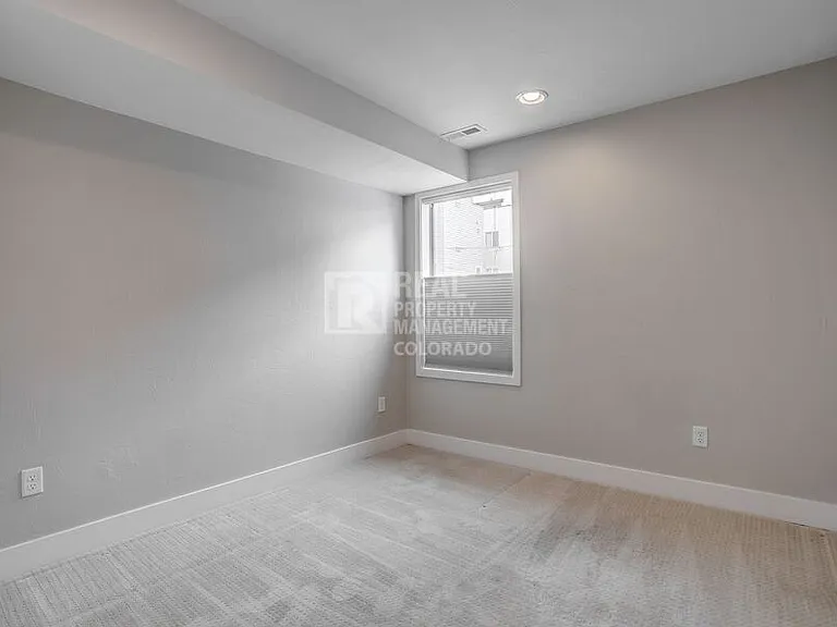 1227 N Perry St — Photo 19