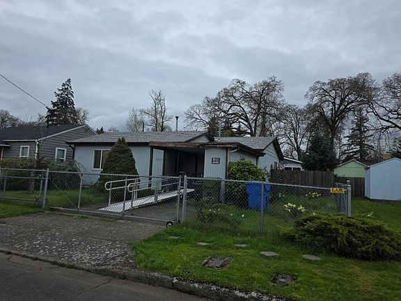 2nd image of 2375 Hyde St SE