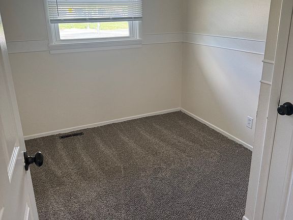 5th image of 500 Shepley Dr