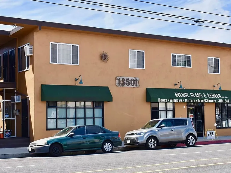 13501 Inglewood Ave — Photo 11