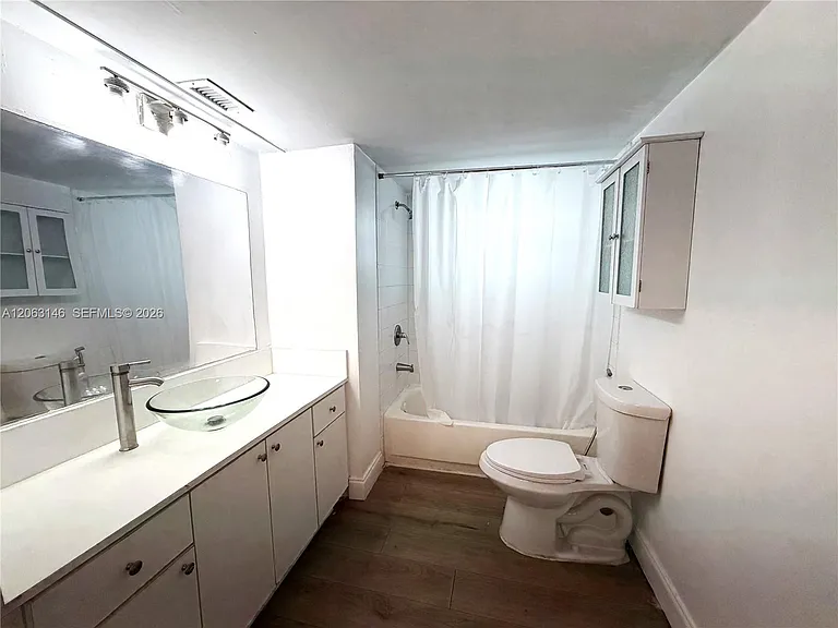 1770 NE 191st St #204-1 — Photo 9