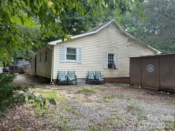 1526 Bills Creek Rd, Lake Lure, NC 28746