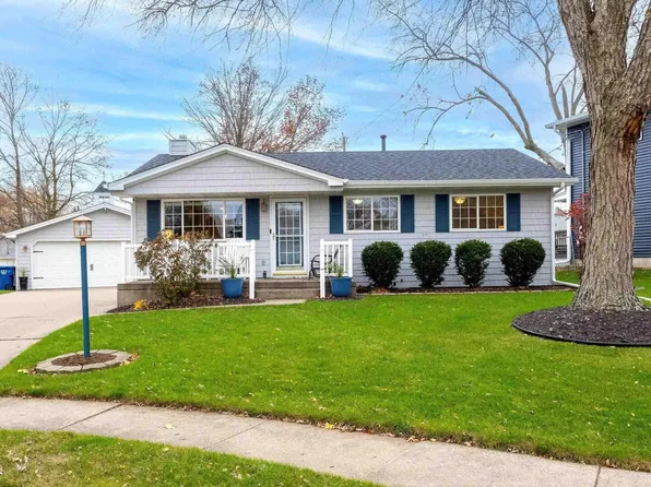 16 Vista Ct, Davenport, IA 52806