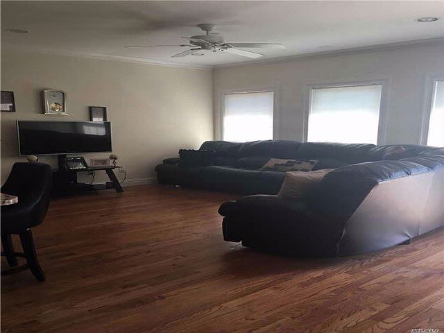 2nd image of 5 Della Dr