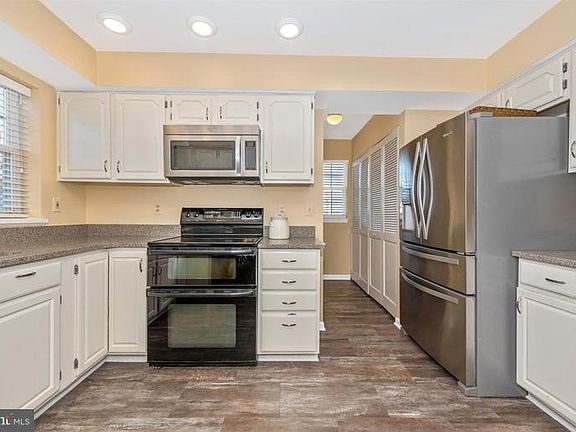 5th image of 52 Fox Rock Dr