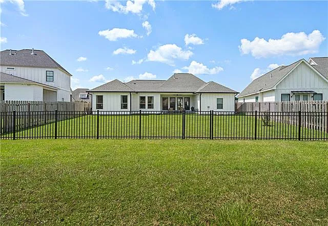 4 bed, 2.5 bath, 3106 sqft, $3,500 — Photo 3