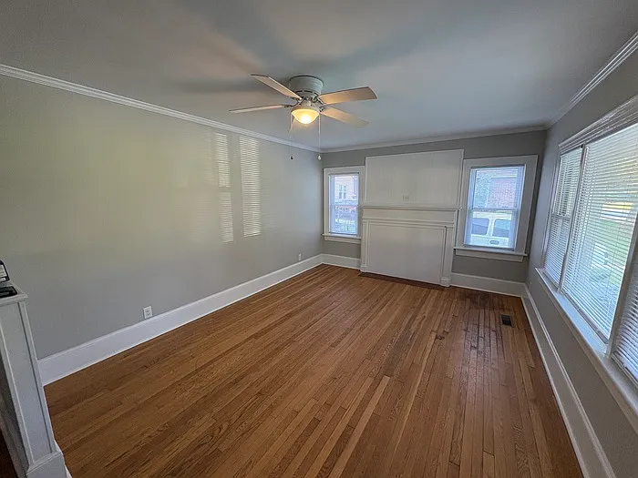 305 Davis St — Photo 2