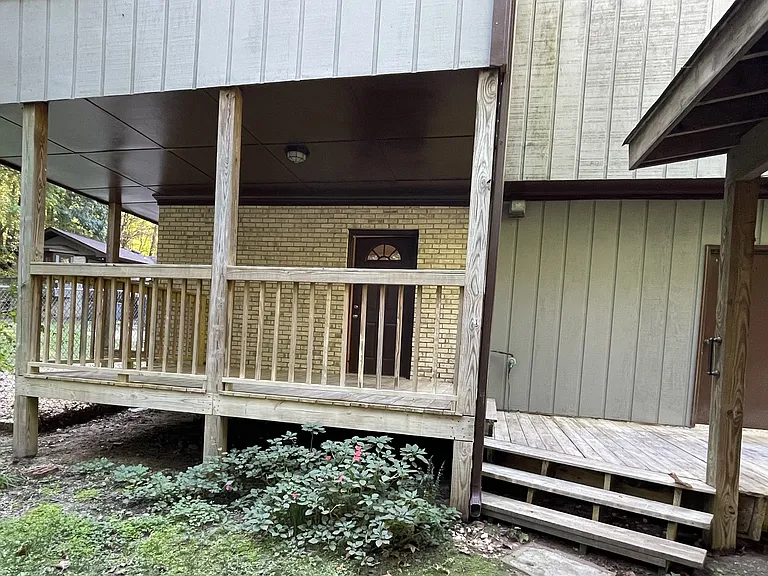 Picture of the front entrance to the apartment.