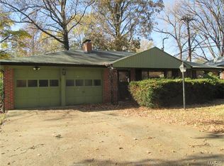 907 Ford Dr, Saint Louis, MO 63135