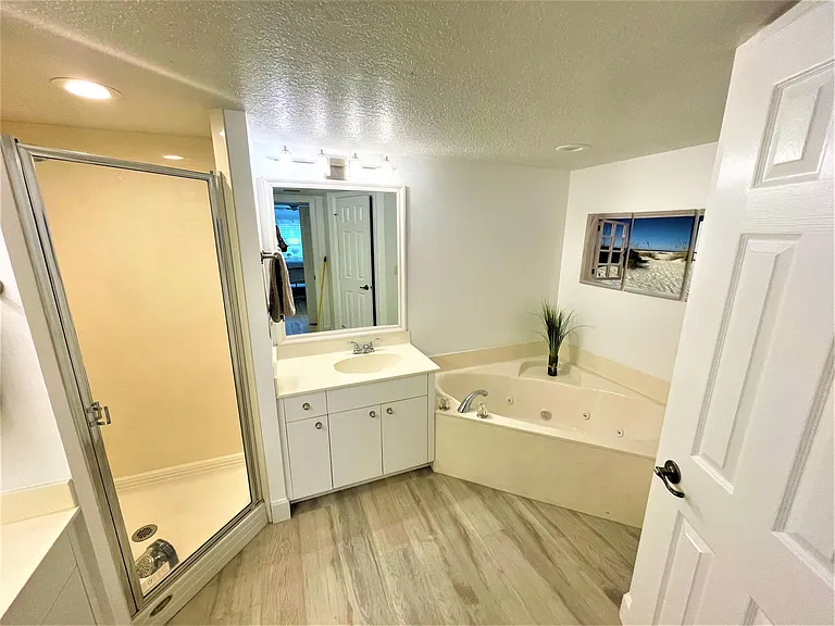 606 Shorewood Dr #C303 — Photo 20