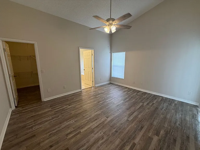 12464 Castlemain Trl — Photo 17