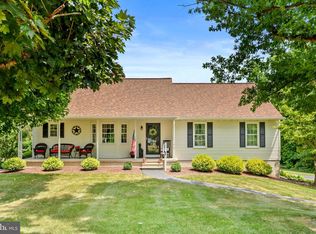 1417 New Chester Rd, New Oxford, PA 17350