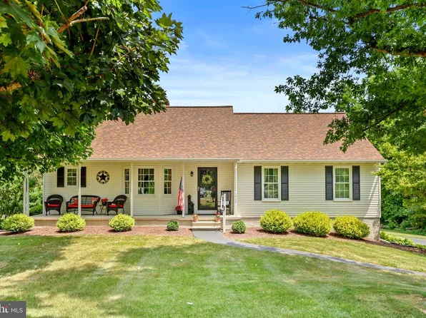 1417 New Chester Rd, New Oxford, PA 17350