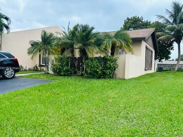 11966 SW 110th Street Cir S, Miami, FL 33186
