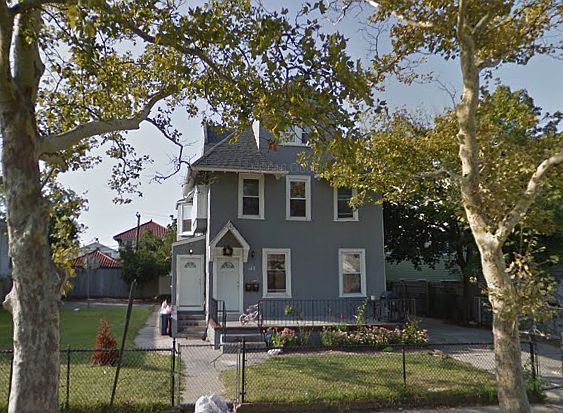 2nd image of 142 E Market St
