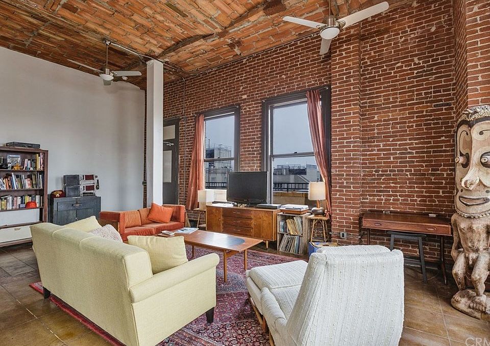 1st image of 215 W 7th St APT 1406