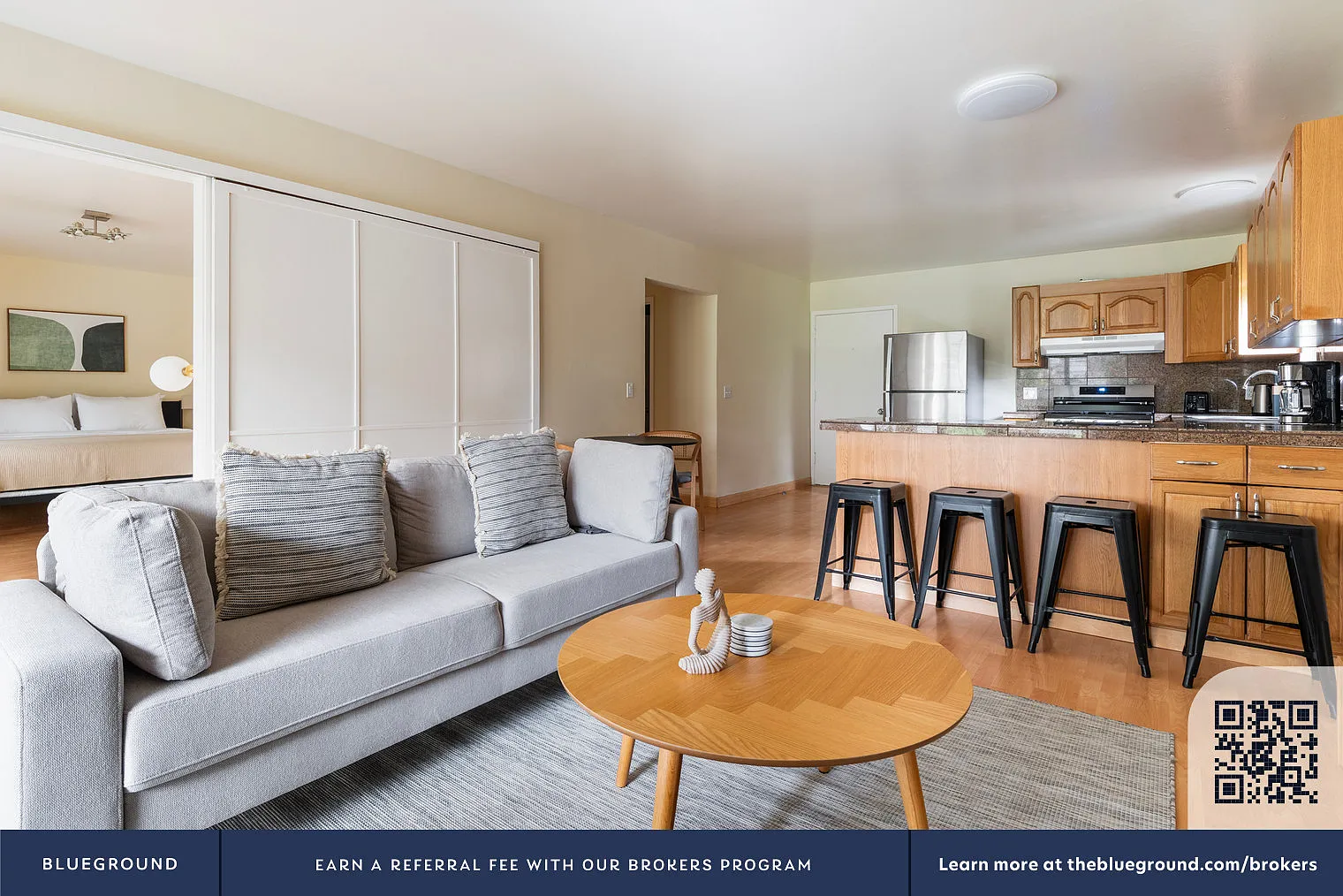 2 bed, 1.0 bath, 893 sqft, $4,560 — Photo 3