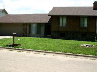 1614 W Lindberg St, Springfield, MO 65807