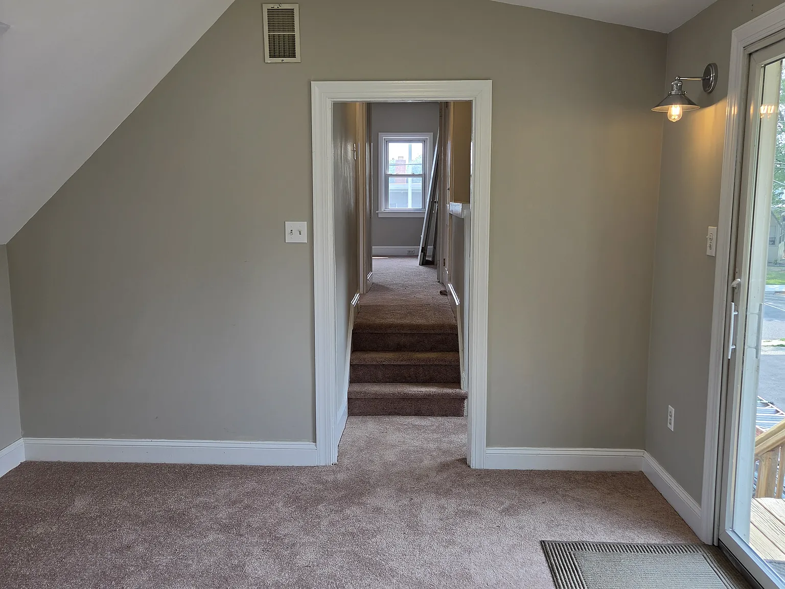2 bed, 700 sqft, $1,500 — Photo 1