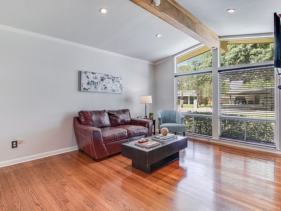 4th image of 216 Karen Dr