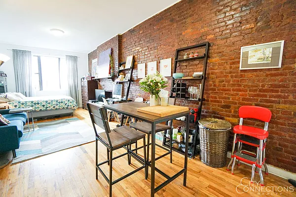 Rented by City Connections Realty | media 22